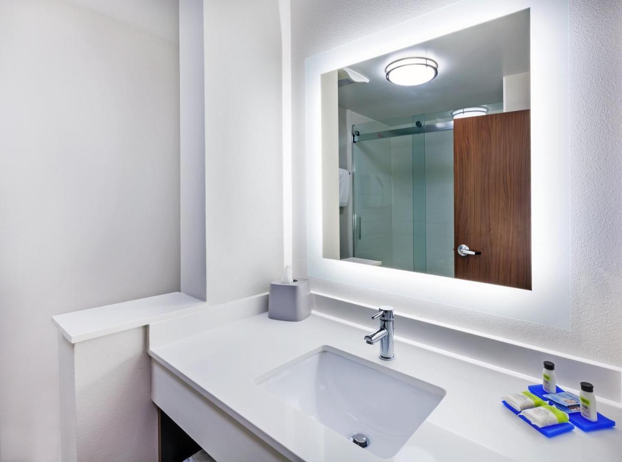 Holiday Inn Express & Suites Tulsa South - Woodland Hills By Ihg Экстерьер фото