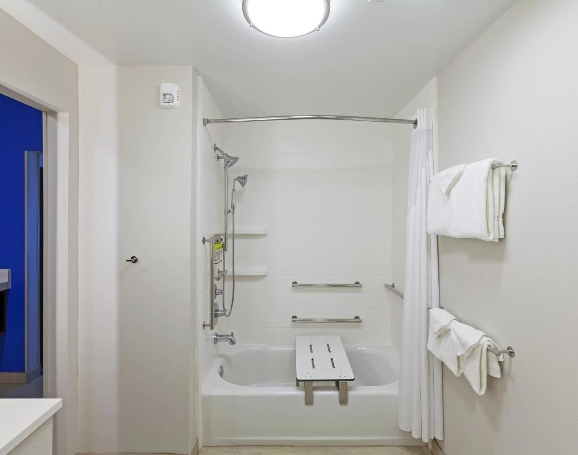 Holiday Inn Express & Suites Tulsa South - Woodland Hills By Ihg Экстерьер фото