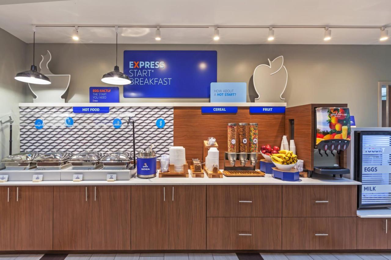 Holiday Inn Express & Suites Tulsa South - Woodland Hills By Ihg Экстерьер фото