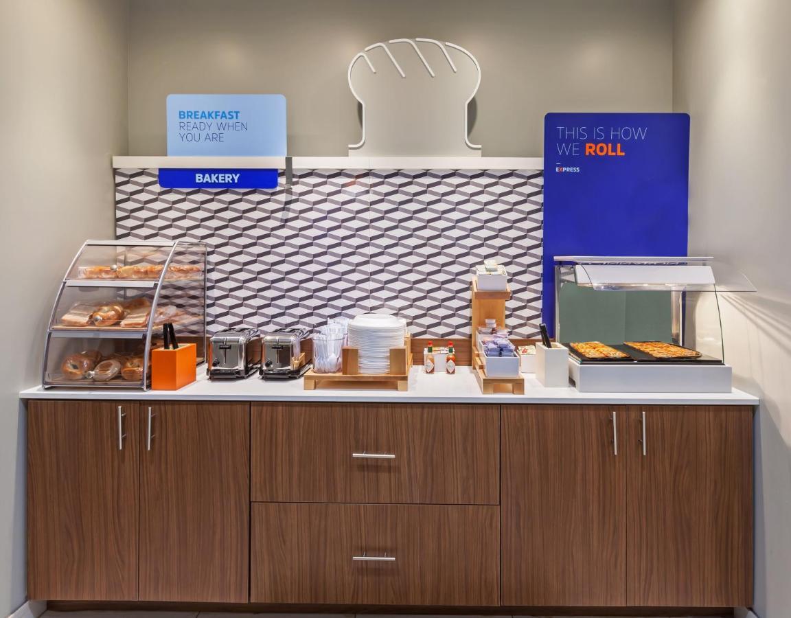 Holiday Inn Express & Suites Tulsa South - Woodland Hills By Ihg Экстерьер фото